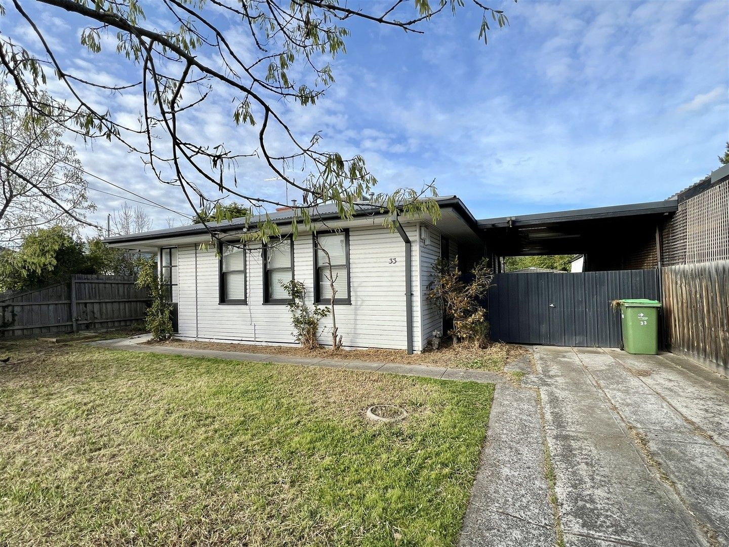 3 bedrooms House in 33 Hargreaves Crescent BRAYBROOK VIC, 3019