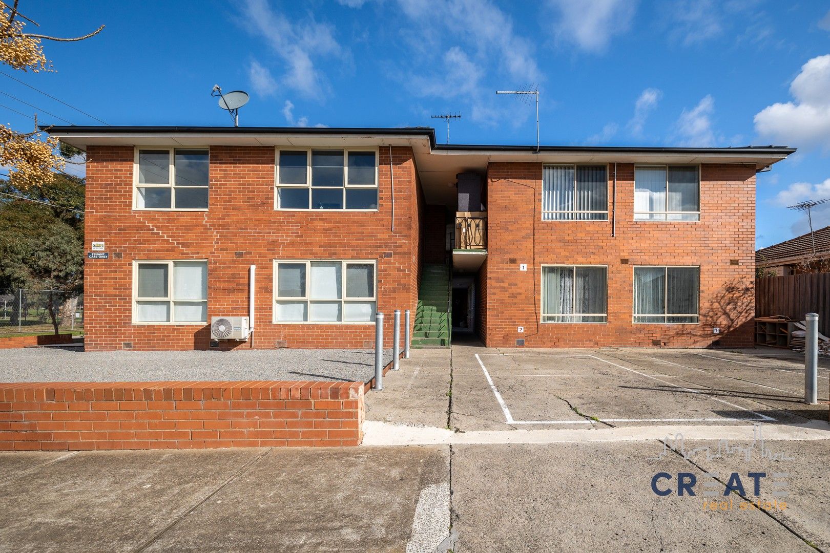 2 bedrooms Apartment / Unit / Flat in 8/1 Clacton Street ST ALBANS VIC, 3021