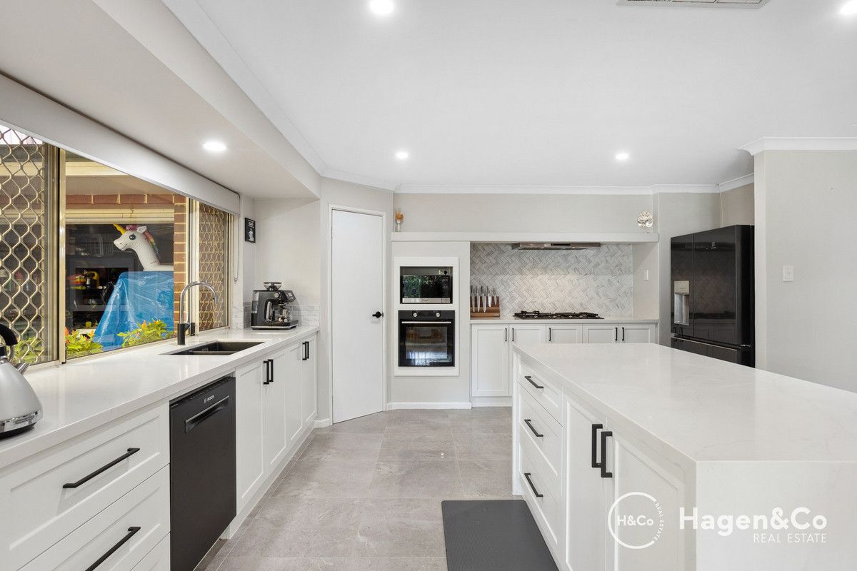 4 bedrooms House in 17 Heathfield Drive LANDSDALE WA, 6065