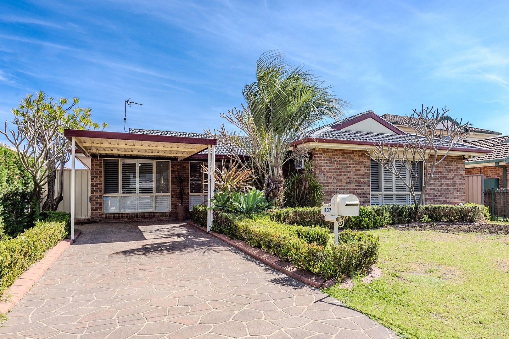 4 bedrooms House in 137 Goldmark Crescent CRANEBROOK NSW, 2749