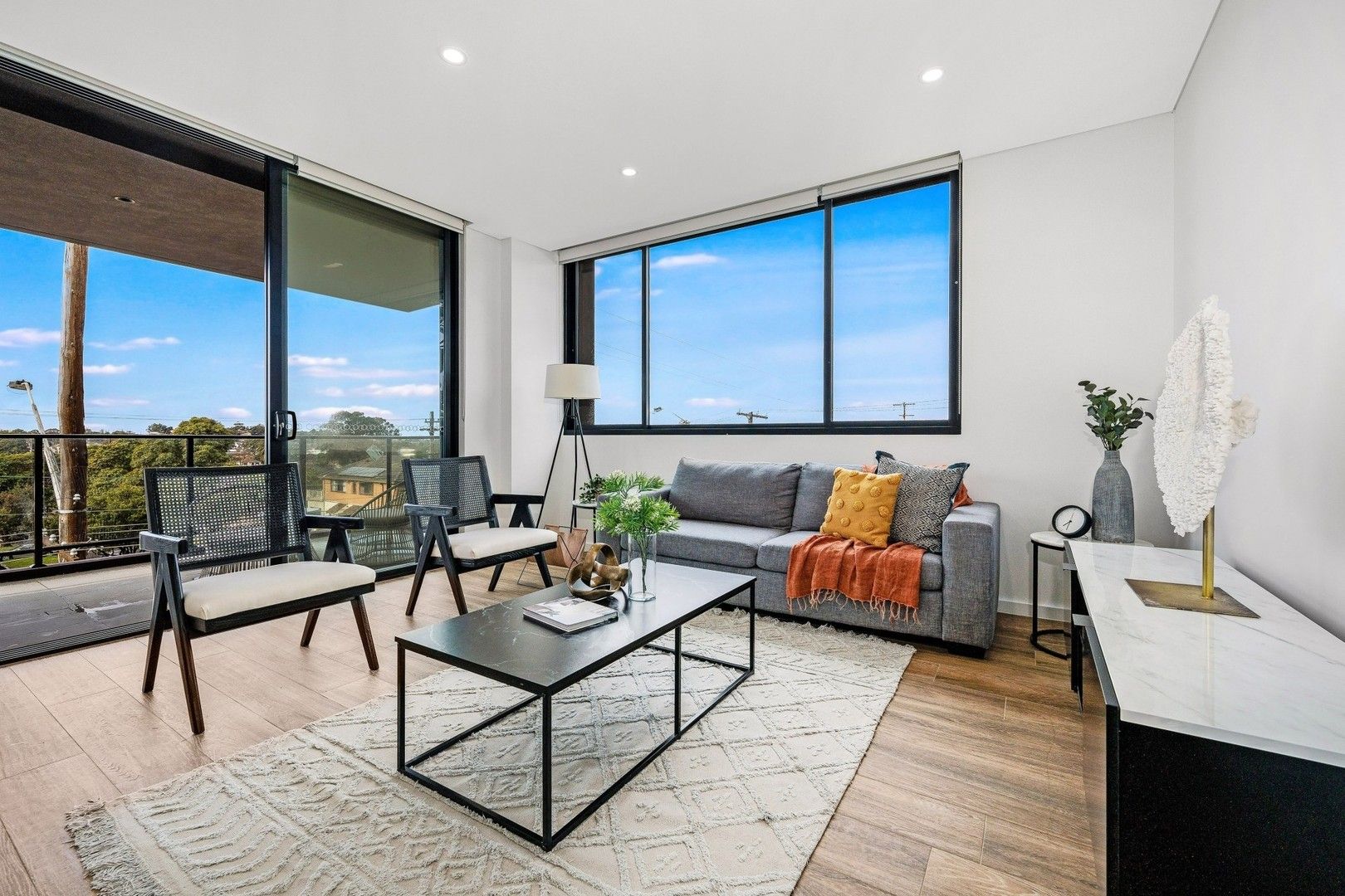 2 bedrooms Apartment / Unit / Flat in 204/51A Tavistock Road SOUTH HURSTVILLE NSW, 2221