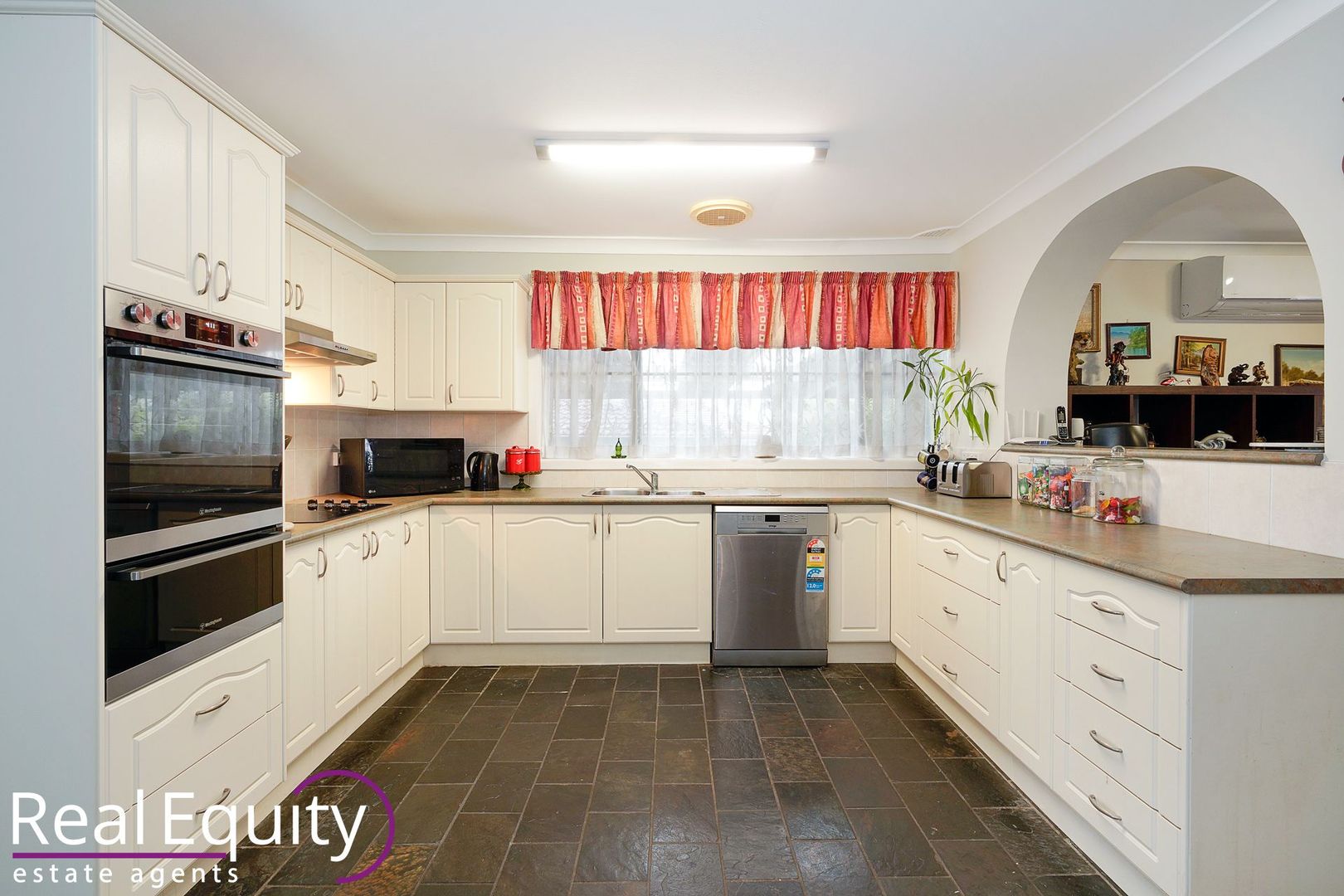 26 Bungarra Crescent, Chipping Norton NSW 2170, Image 1