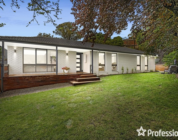 10 Meadowlark Lane, Mooroolbark VIC 3138