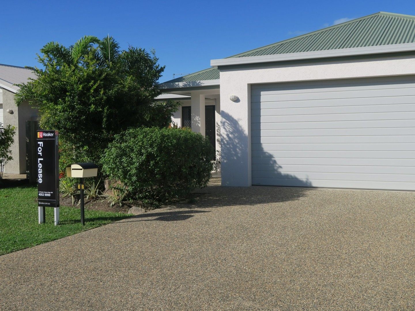 4 bedrooms House in 32 Hillary Drive SMITHFIELD QLD, 4878
