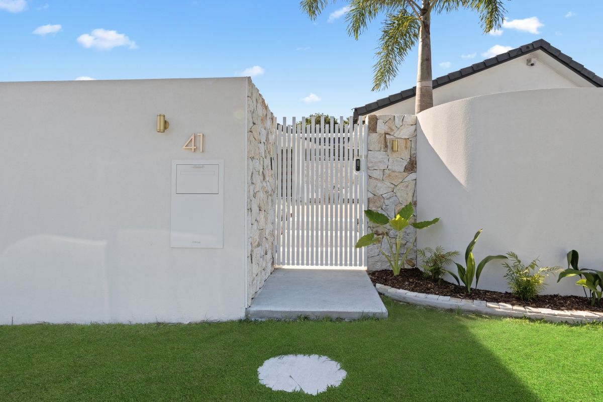 4 bedrooms House in 41 Wild Duck Drive MERMAID WATERS QLD, 4218
