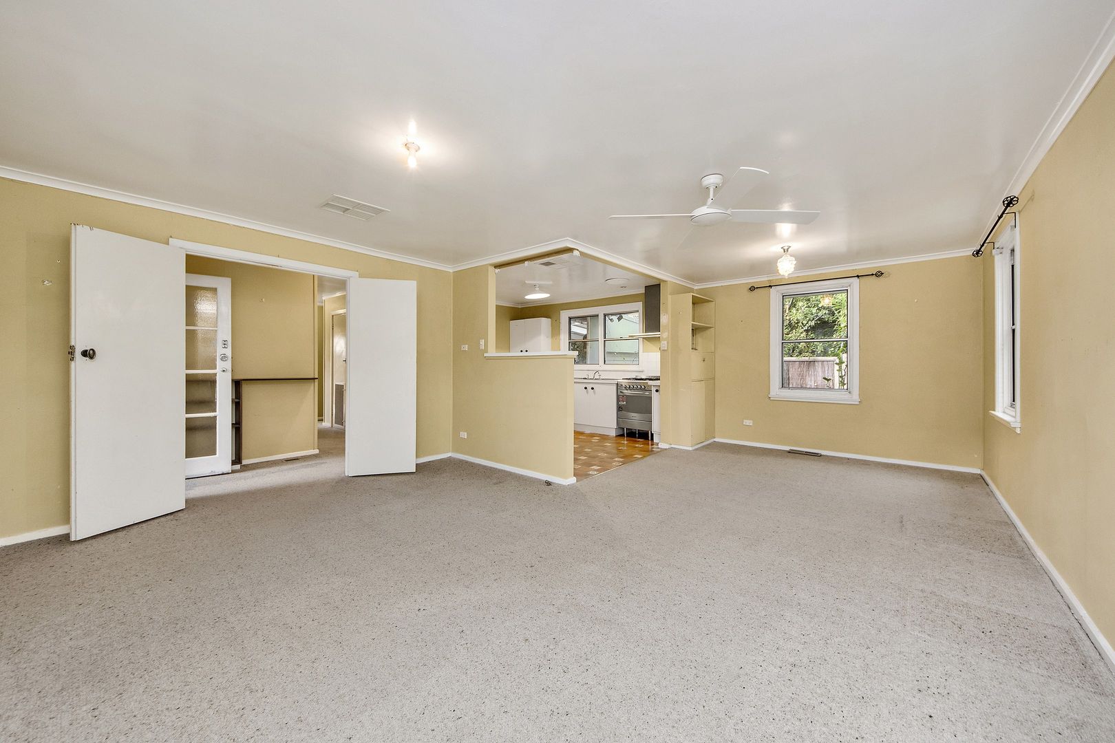 69 Walker Crescent, Narrabundah ACT 2604, Image 2