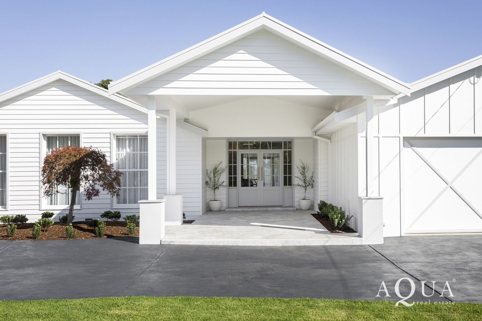 5 bedrooms House in 23 Old Mornington Road MOUNT ELIZA VIC, 3930
