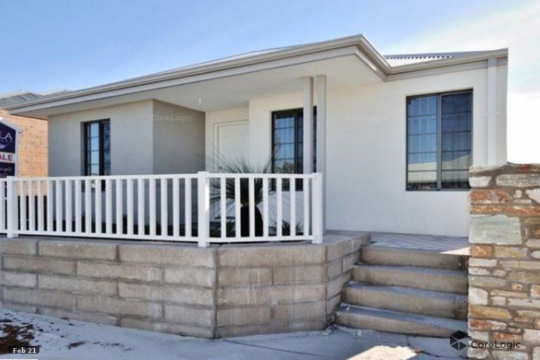 3 bedrooms House in 303 Banrock Drive ELLENBROOK WA, 6069