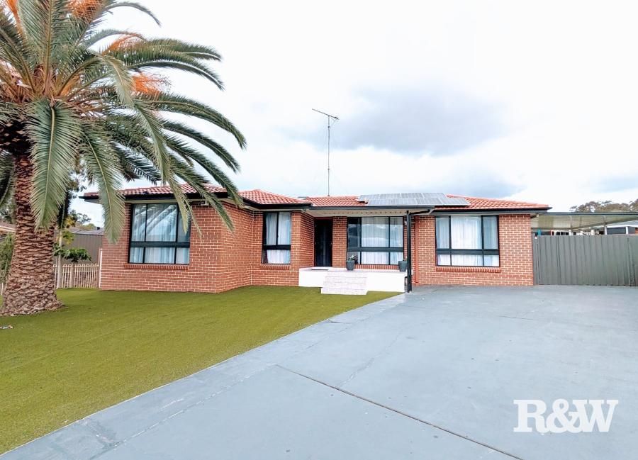 4 bedrooms House in 11A Eucumbene Place ST CLAIR NSW, 2759