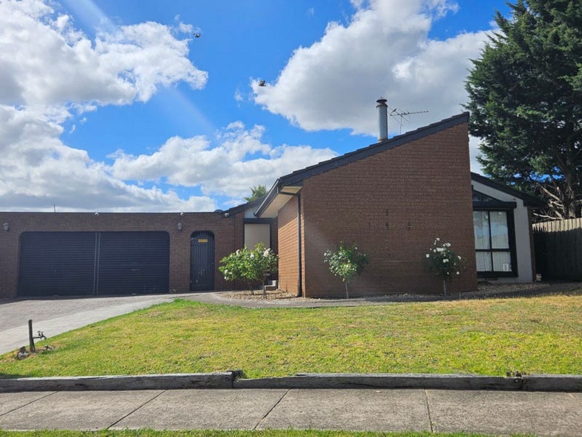 3 bedrooms House in 15 Pinnaroo Circuit MEADOW HEIGHTS VIC, 3048