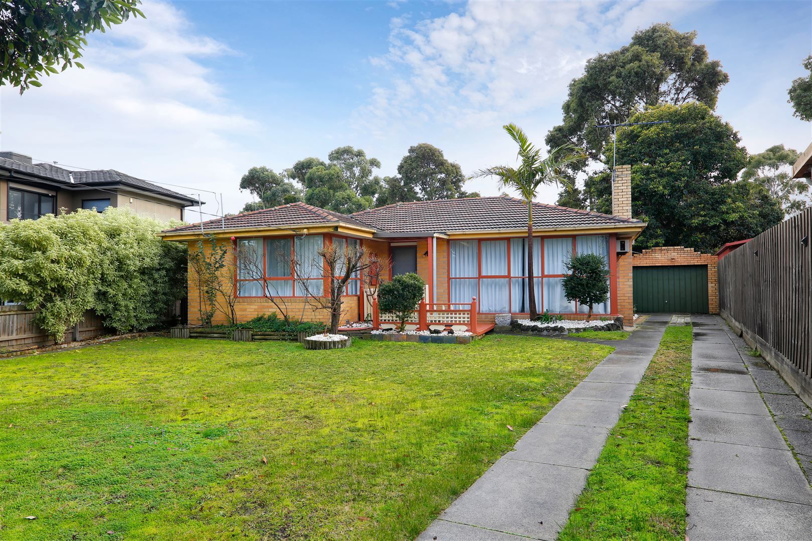 3 bedrooms House in 9 Tennyson Court MULGRAVE VIC, 3170