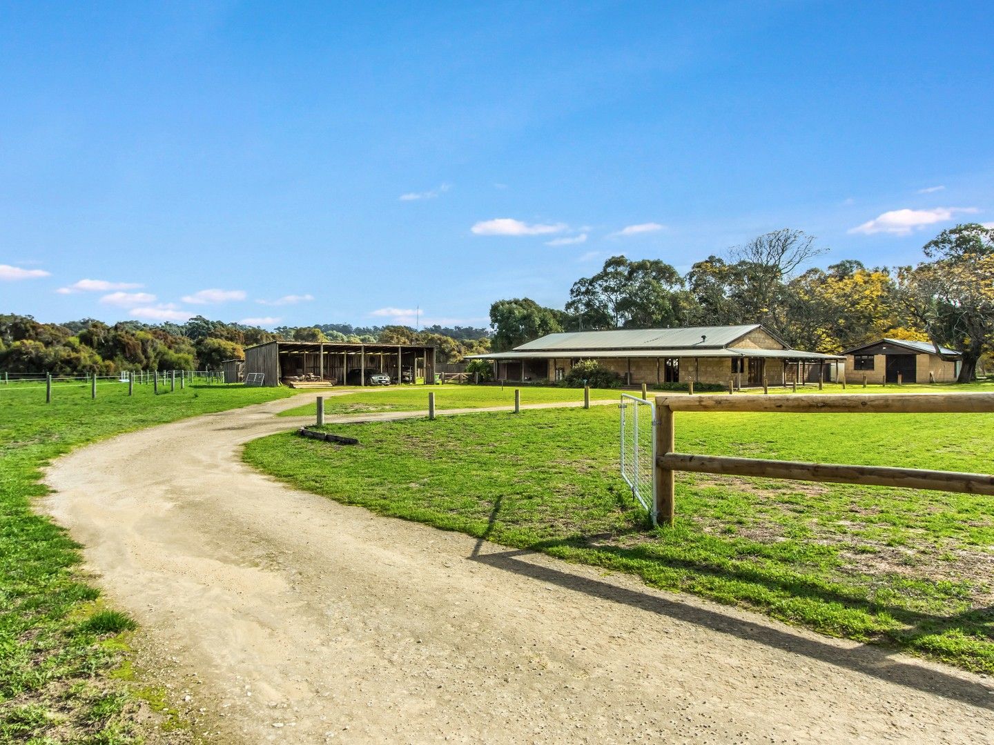 4 bedrooms House in 613 Eighty Road BALDIVIS WA, 6171