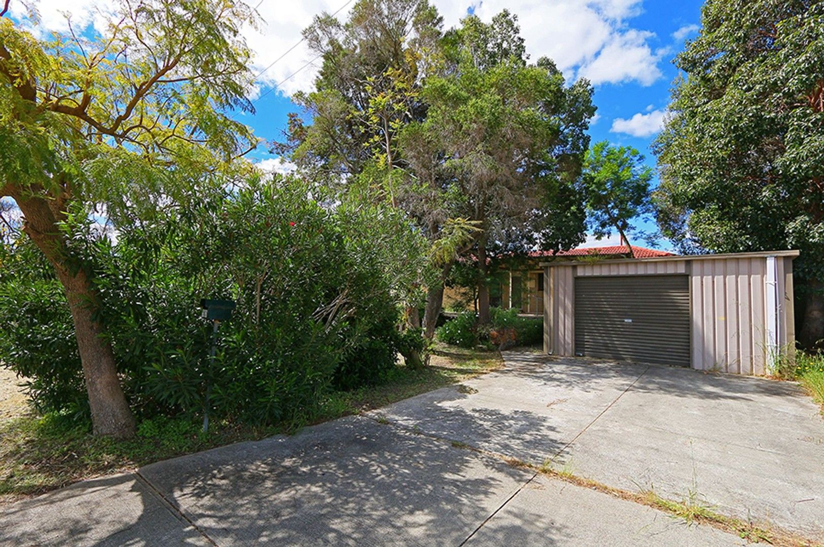 3 bedrooms House in 29 Little John Road ARMADALE WA, 6112