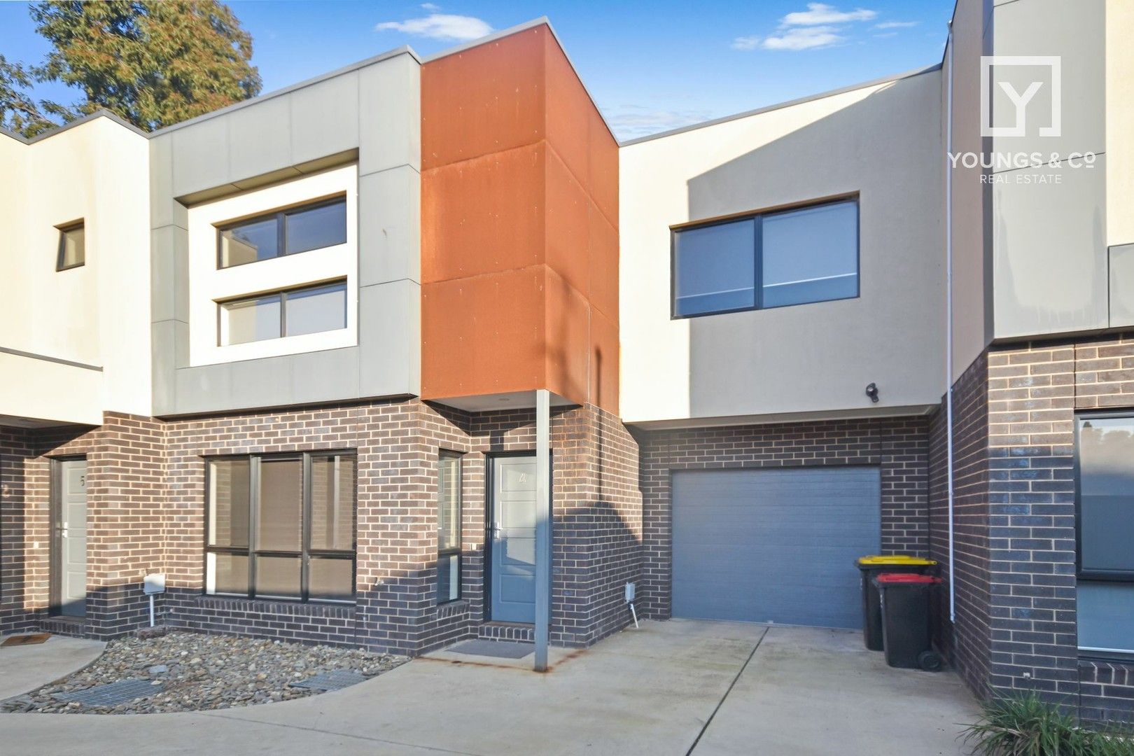 2 bedrooms Townhouse in 4/212 Fryers Street SHEPPARTON VIC, 3630