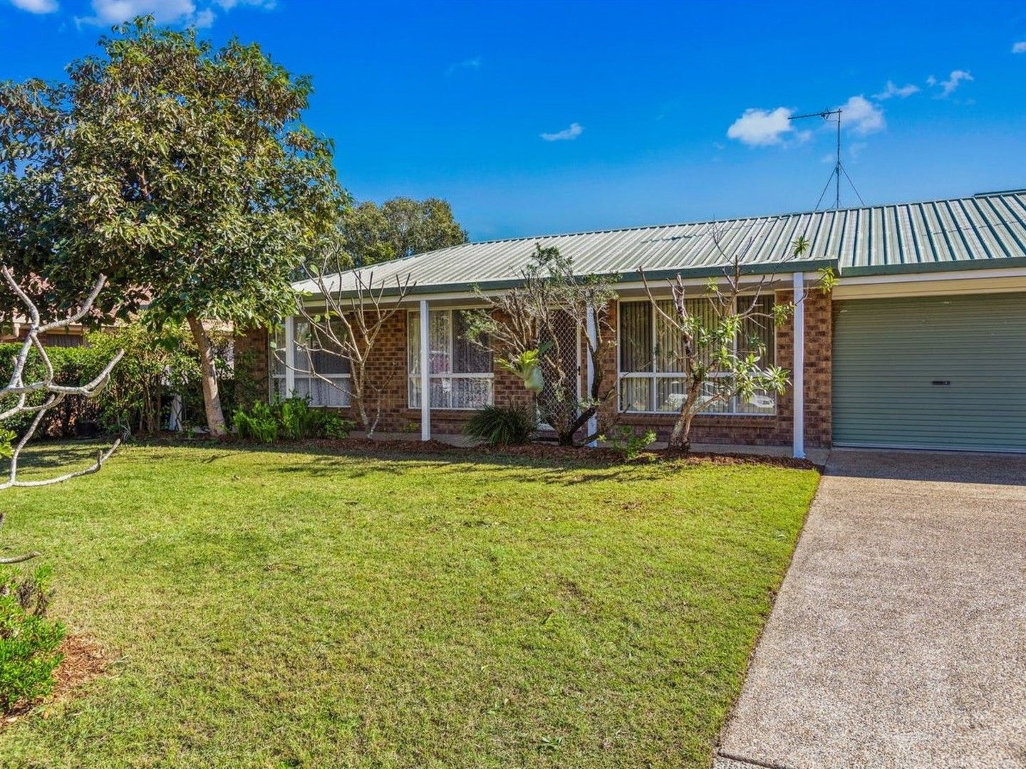 2 bedrooms Semi-Detached in 2/52 Victoria Avenue POTTSVILLE NSW, 2489