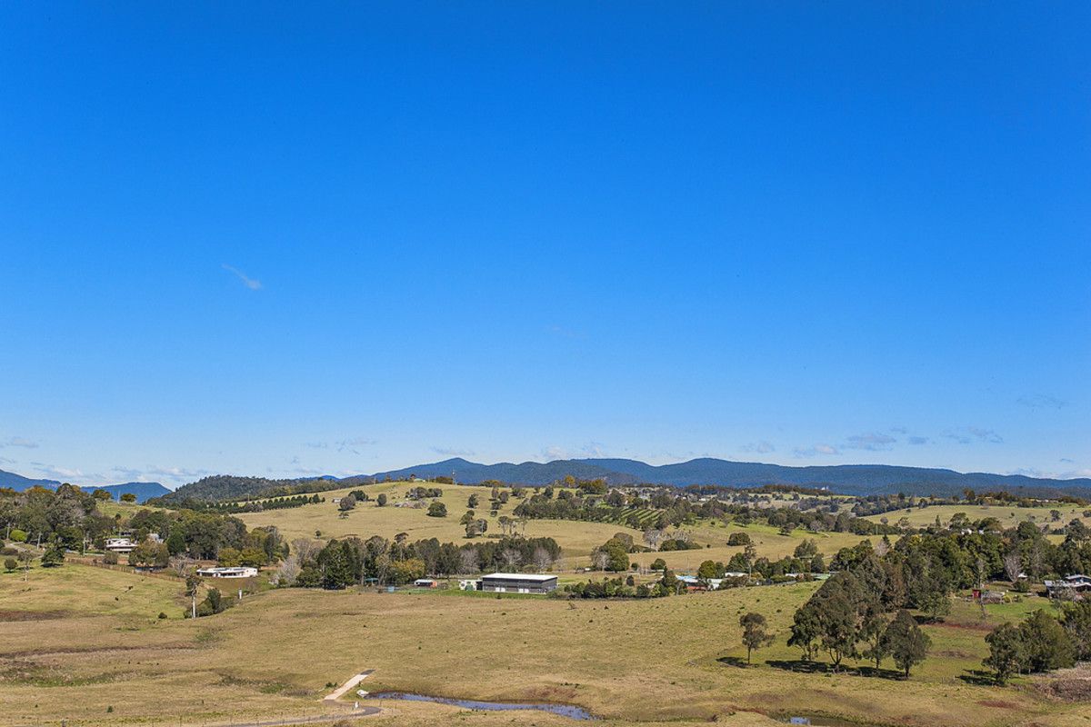 16 Gumtree Court, Beechmont QLD 4211, Image 2