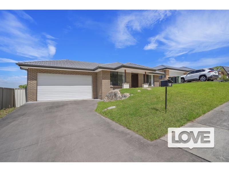 4 bedrooms House in Ayes Avenue CAMERON PARK NSW, 2285
