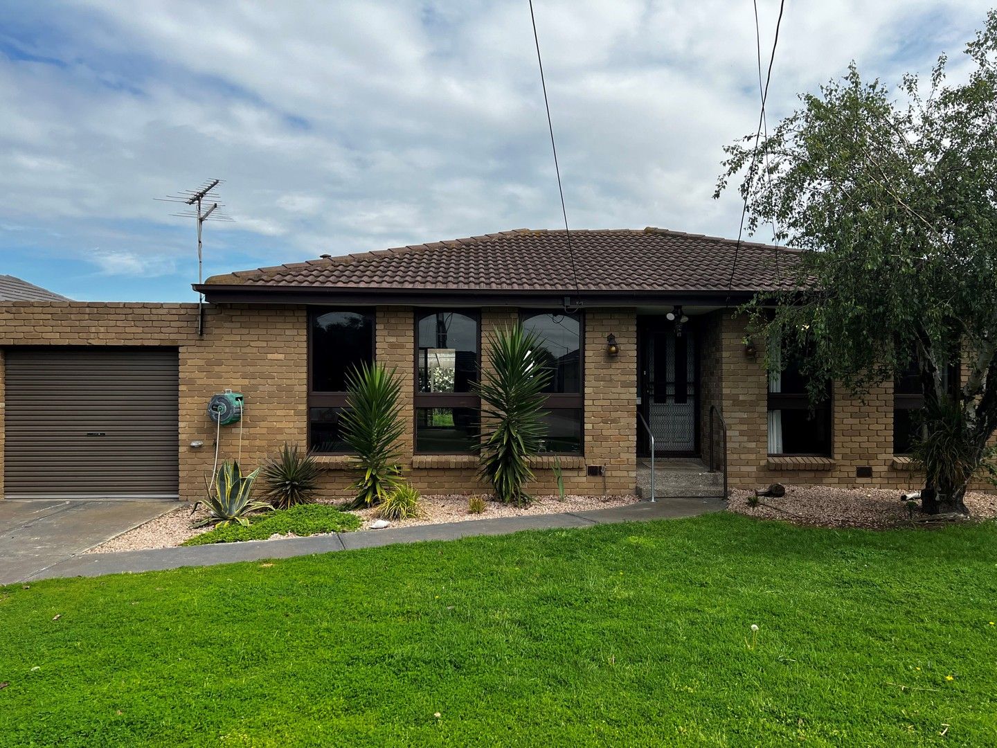 3 bedrooms House in 8 James Avenue SEAHOLME VIC, 3018