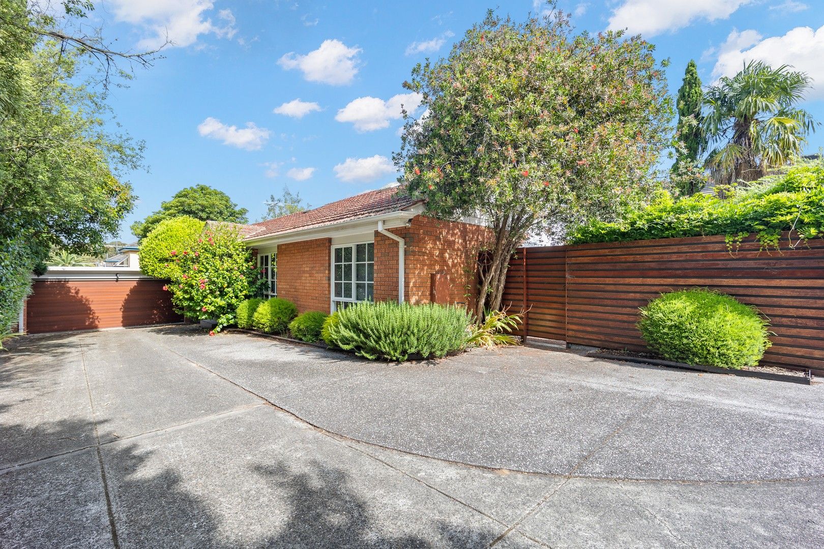 2/60 Locksley Road, Ivanhoe VIC 3079 Villa For Rent 950 Domain