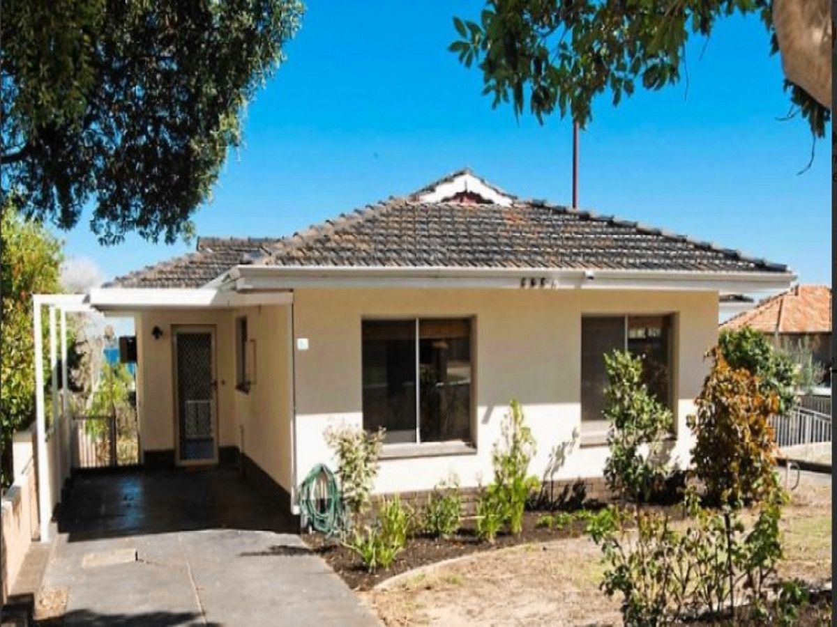 2 bedrooms House in 5A Lockhart Street COMO WA, 6152