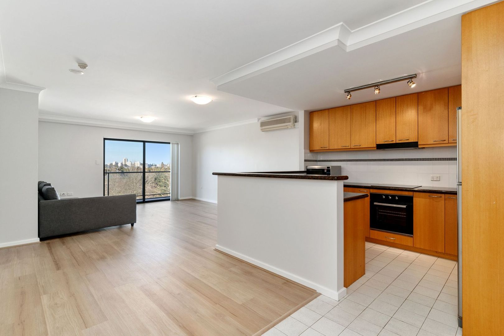 37/122 Mounts Bay Road, Perth WA 6000, Image 2