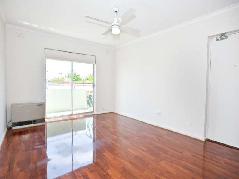 2 bedrooms Apartment / Unit / Flat in 18/193 Brighton Road ELWOOD VIC, 3184
