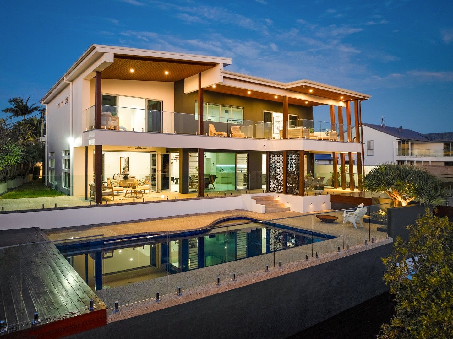 4 bedrooms House in 56 Sophie Avenue BROADBEACH WATERS QLD, 4218