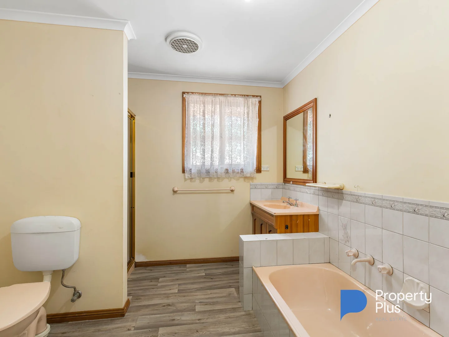 Additional image 9 of 6 Peake Court, Ascot VIC 3551