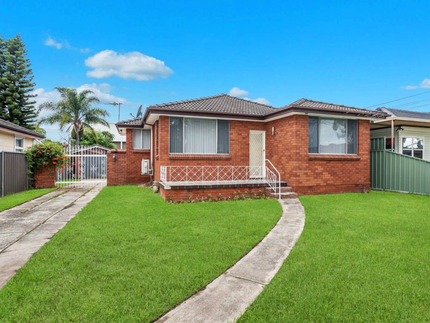 21 Weir Crescent, Lurnea NSW 2170, Image 1