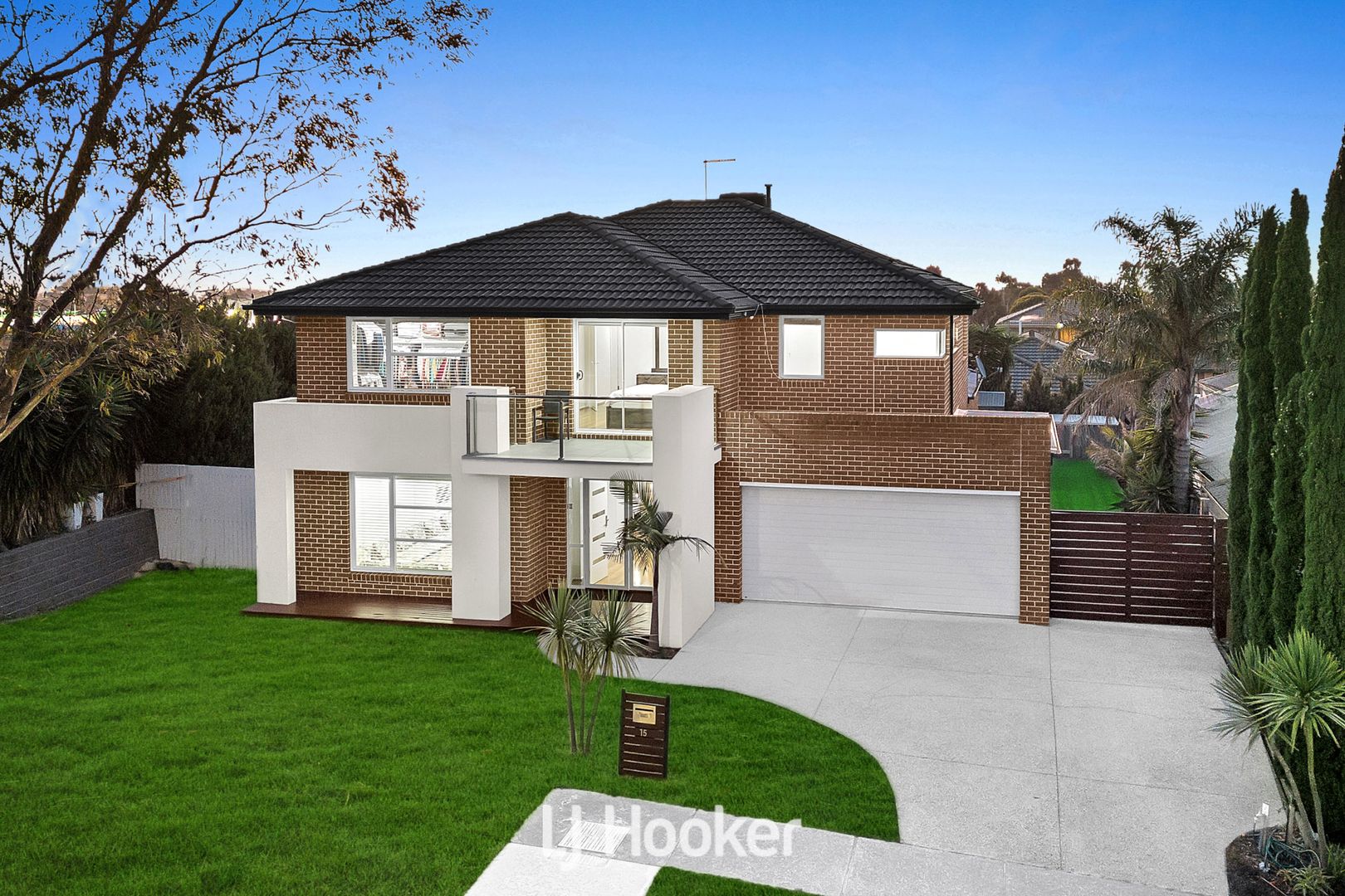 15 McGarvie Drive, Cranbourne North VIC 3977, Image 2