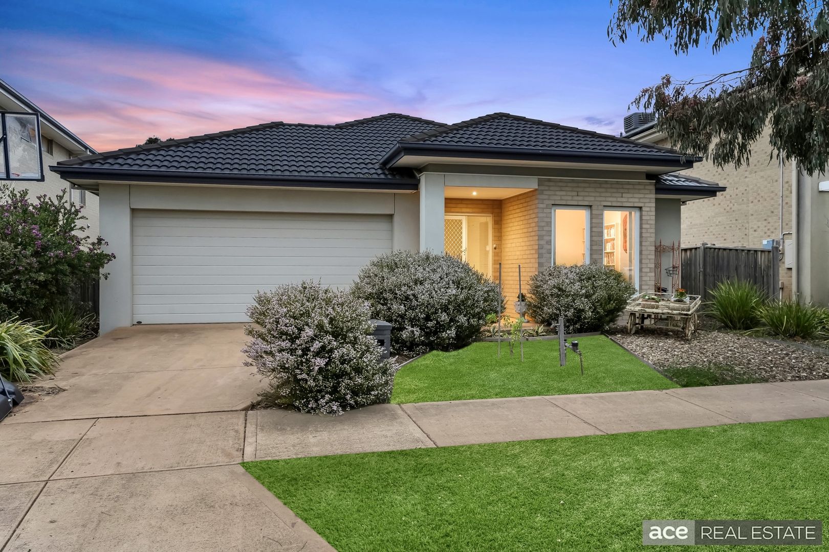 5 Skandia Lane, Sanctuary Lakes VIC 3030 Domain