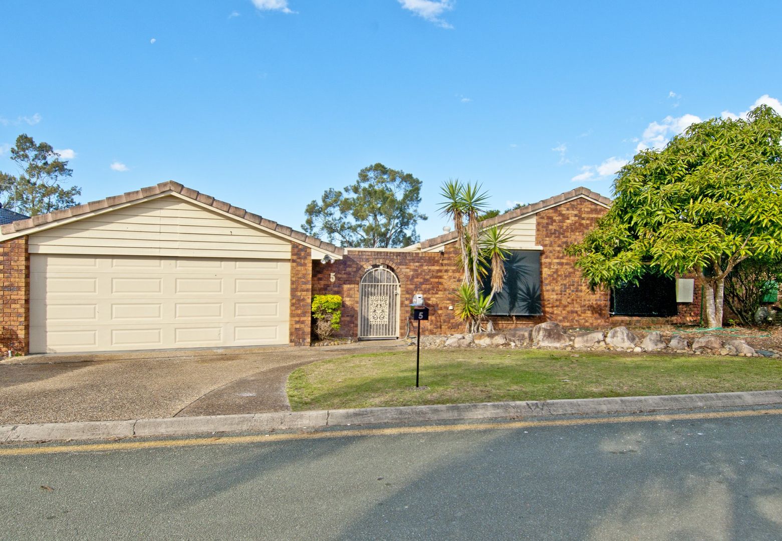 5 Baum Court, Windaroo QLD 4207, Image 1