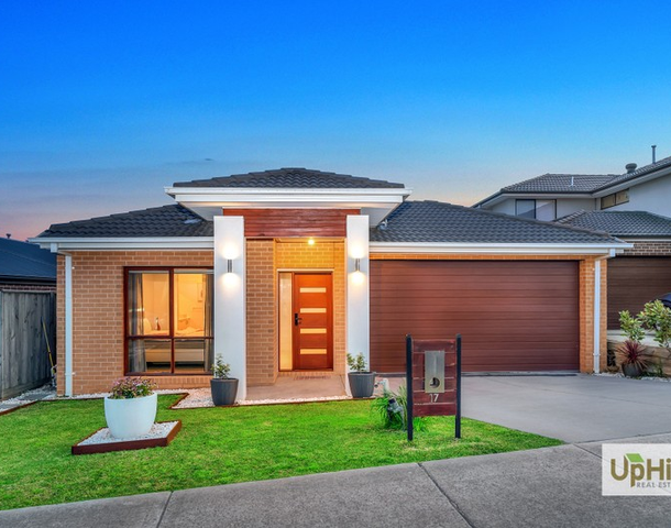 17 Nixon Drive, Berwick VIC 3806