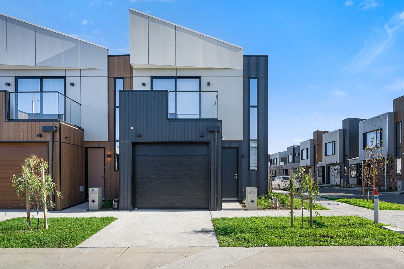 2 bedrooms Townhouse in 39 Rosevae Crescent KEYSBOROUGH VIC, 3173
