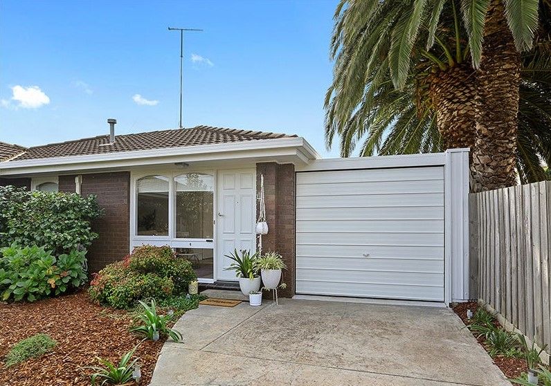 2 bedrooms Apartment / Unit / Flat in 4/162 Autumn Street GEELONG WEST VIC, 3218