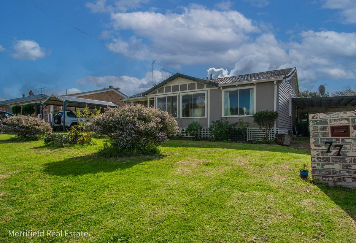 4 bedrooms House in 77 Leonora Street YAKAMIA WA, 6330