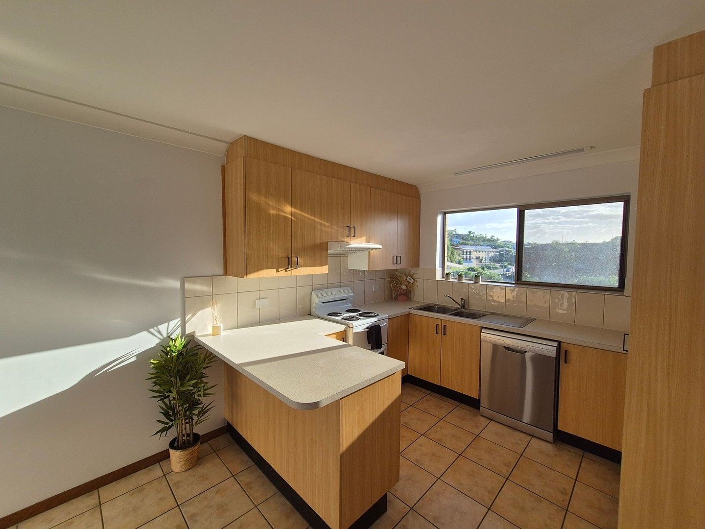 2 bedrooms Apartment / Unit / Flat in 6/25 Bundock Street BELGIAN GARDENS QLD, 4810