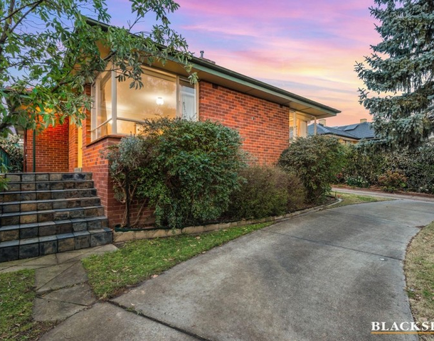 16 Hopetoun Circuit, Deakin ACT 2600