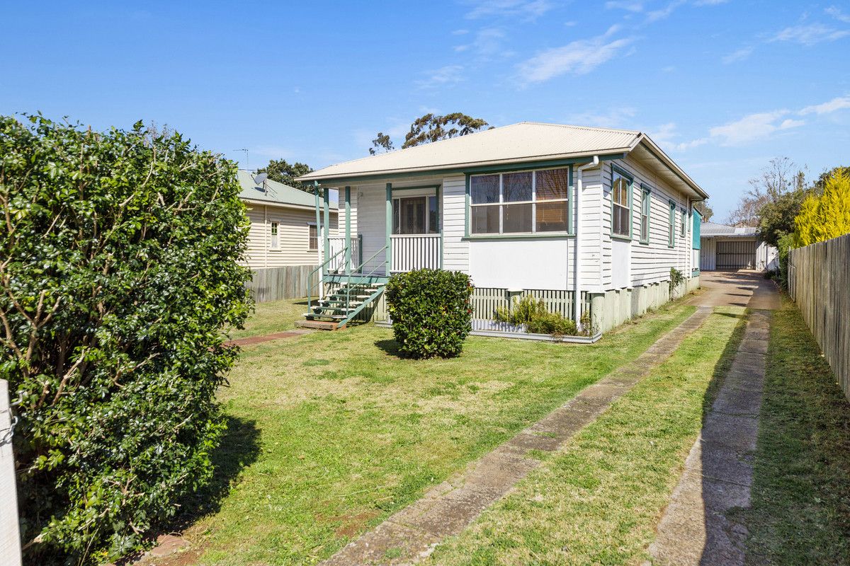 4 bedrooms House in 40 Wallace Street NEWTOWN QLD, 4350