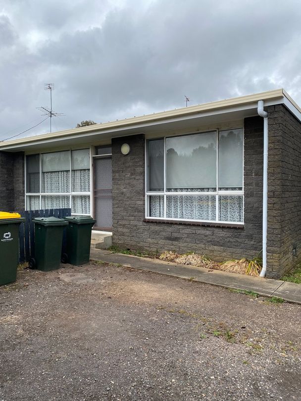 2 bedrooms Apartment / Unit / Flat in 1/10 McPhee Street HAMILTON VIC, 3300