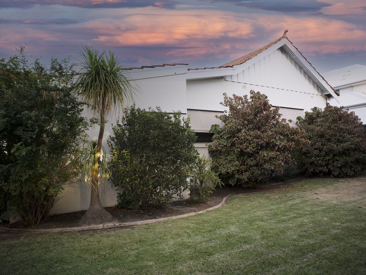 4 bedrooms House in 28 Archdeacon Street NEDLANDS WA, 6009