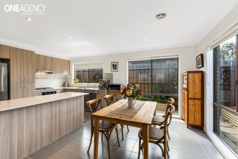 9 Premier Lane, Garfield VIC 3814, Image 2