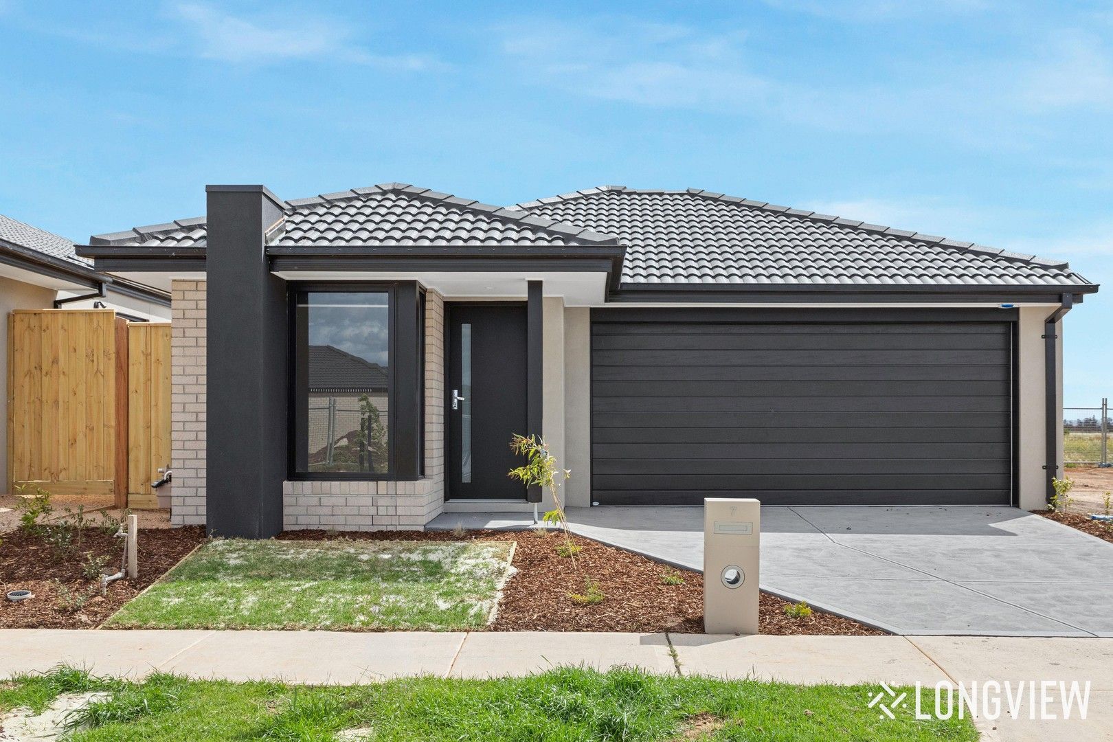 4 bedrooms House in 7 Galway Grove ROCKBANK VIC, 3335