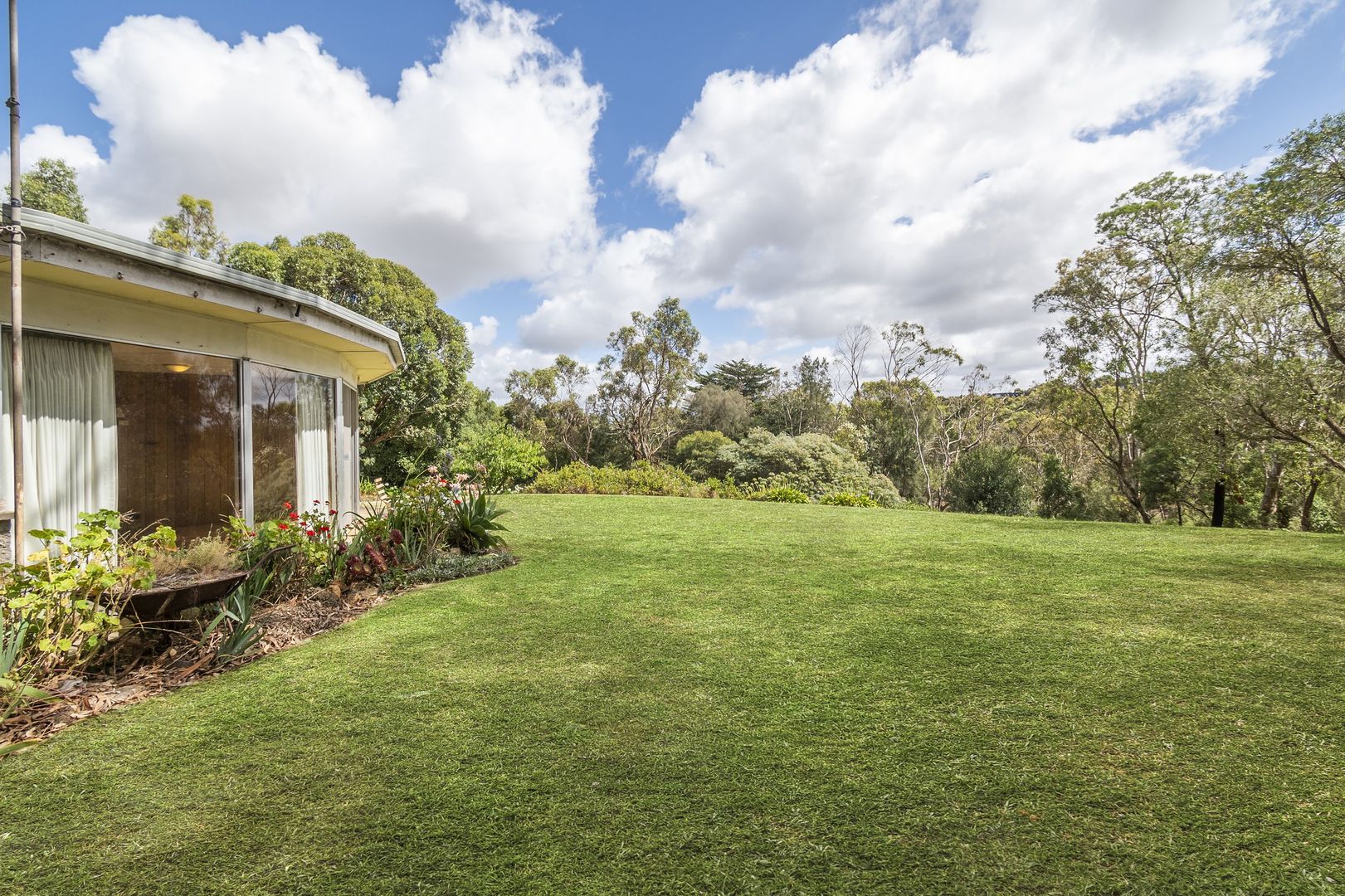 25 Albert Street, Woodford VIC 3281, Image 2