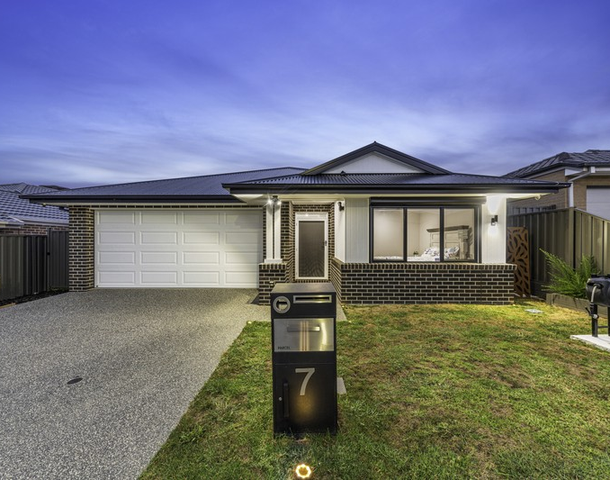 7 Bottlebrush Road, Rockbank VIC 3335