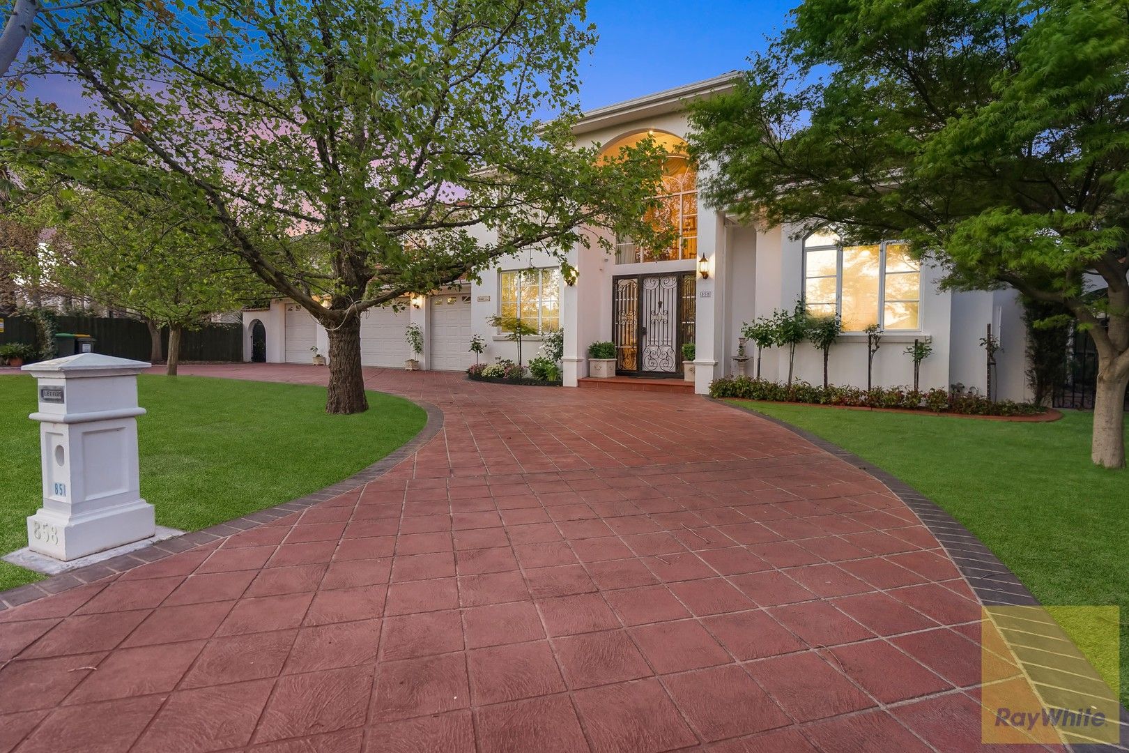 5 bedrooms House in 858 Old Calder Highway KEILOR VIC, 3036