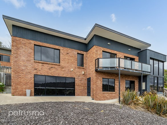 1/33 Dumbarton Drive, Geilston Bay TAS 7015