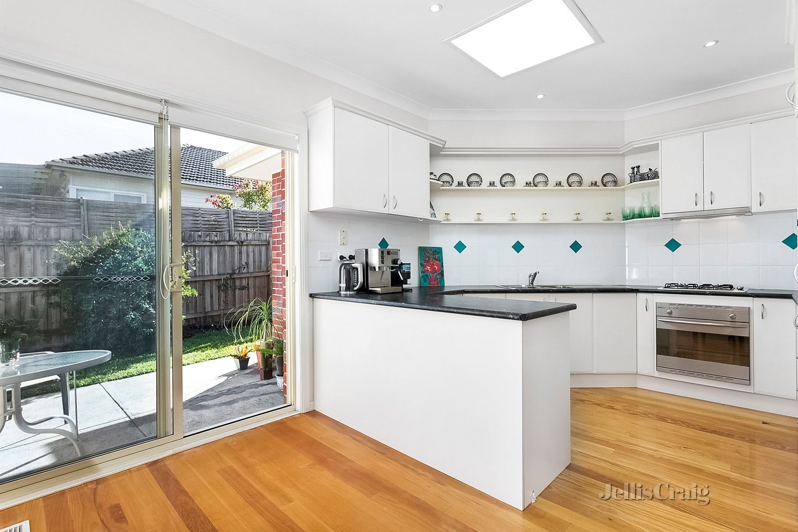 2/27 Nerissa Grove, Oak Park VIC 3046, Image 1