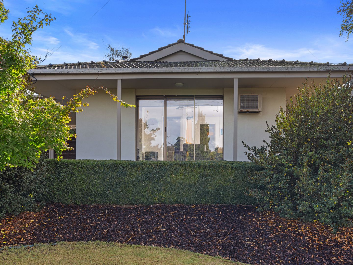 12 Valley View Crescent, Leongatha VIC 3953, Image 2