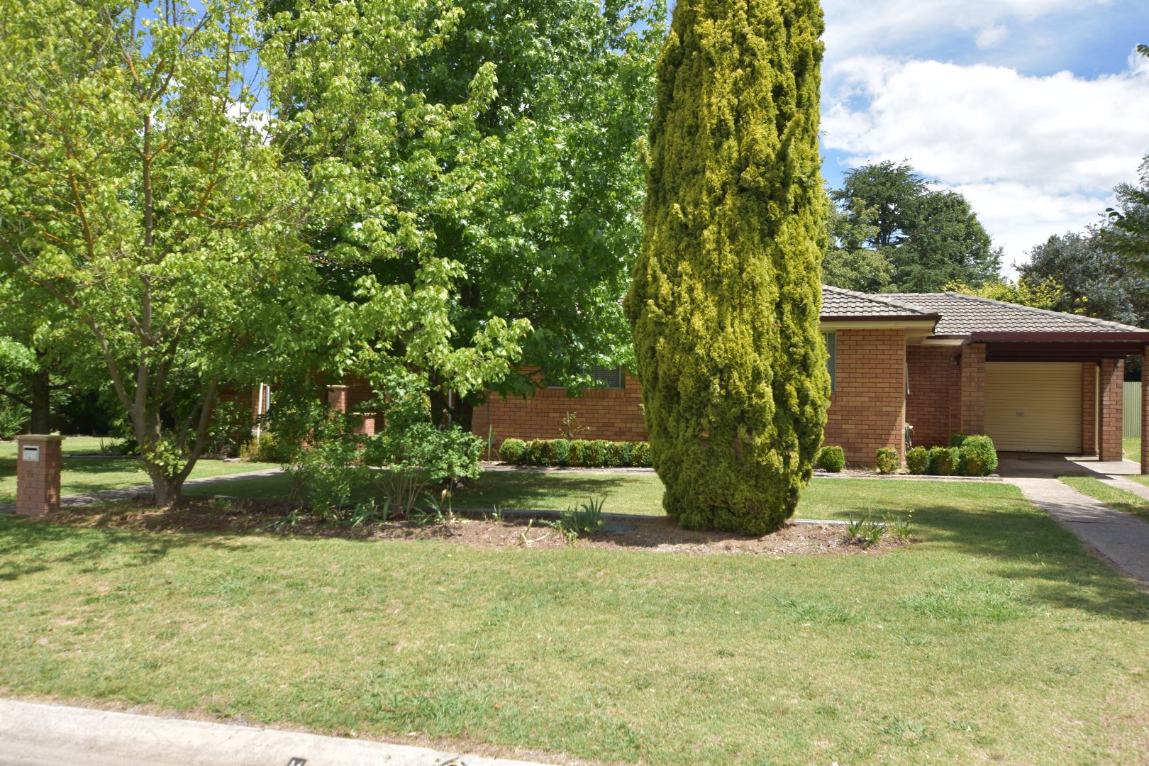 Sold 11 Amos Avenue, Blayney NSW 2799 on 05 Feb 2024 2018968468 Domain